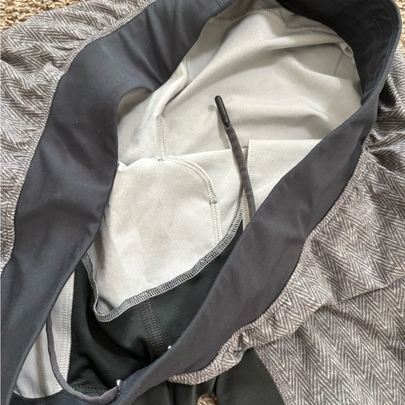 Lululemon T.H.E. Short Linerless athletic shorts. - Picture 8 of 8